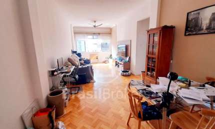 Apartamento de 2 quartos, dependência completa e vaga de garagem a 5 minutos do metro São Francisco Xavier.