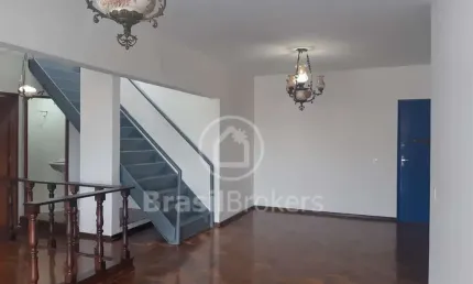 Apartamento de tipo cobertura 5 quartos com 240m² varanda e vaga!!!