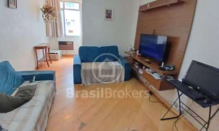 Apartamento a venda na Tijuca com 70 m², 1 vaga no condomínio, próximo a Estação do Metrô Uruguai, portaria 24 horas, e 2 quartos.