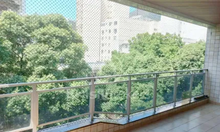 Apartamento de 3 quartos com 137 m², dependências completas, varanda e vaga de garagem a 1 minuto do metro uruguai.