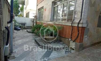Casa com 506 m², 5 quartos, 2 salas e mais uma anexa com 3 quartos a 1 minuto do Estação do metro Uruguai.