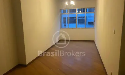 Venha morar no vibrante bairro da Tijuca, com excelente localização.