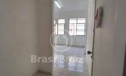 Sala com 25m² de frente para a conde de bonfim, junto à praça saenz peña