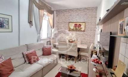 Apartamento à venda com 59m² e 2 quartos reformadíssimo em de São Cristóvão!