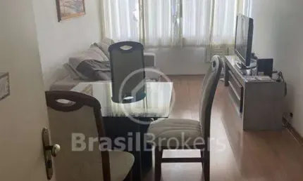 Apartamento de 2 quartos com dependência completa, 66 m².
