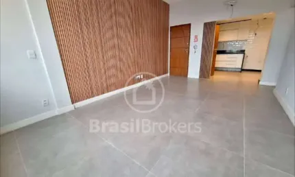 Vendo apartamento de 3 quartos com dependência completa, 95 m² na Tijuca.