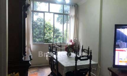 Amplo sala (2 ambientes) + 3 quartos com dependência completa no melhor ponto da Conde de Bonfim!