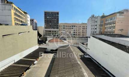 Ótimo Apartamento com 03 quartos em condomínio fechado, no centro da Tijuca realizando tudo a pé..