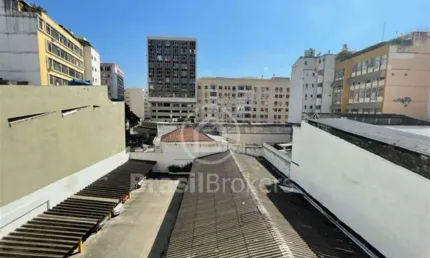 Ótimo Apartamento com 03 quartos em condomínio fechado, no centro da Tijuca realizando tudo a pé..