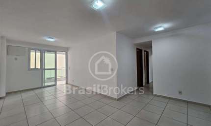 Oportunidade incrível na Tijuca Apartamento 3 quartos sendo 1 suite e dependência revertida para o 4 quarto.