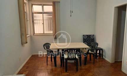 Apartamento de 3 quartos e dependência em ótima localização