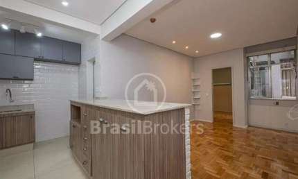 Apartamento de 1 quarto (suíte) com 43 m², vaga de garagem e todo reformado e modernizado a 6 minutos do metro
