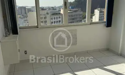 Sala comercial  em localização estratégica ao lado da praça saens pena!