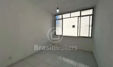 Encontre seu refúgio no coração do Rio! Charmoso conjugado com saleta e 1 quarto no Centro