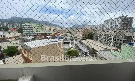 Apartamento a venda na tijuca, com 56 m², 1 vaga na escritura, varanda, 2 quartos e infraestrutura