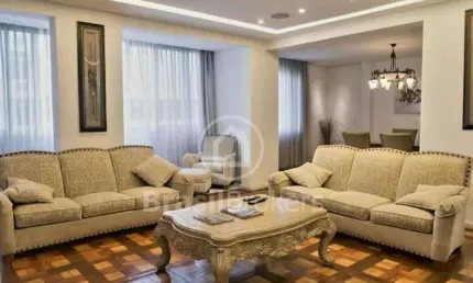 Apartamento porteira fechada á venda com 2 suítes em Copacabana.
