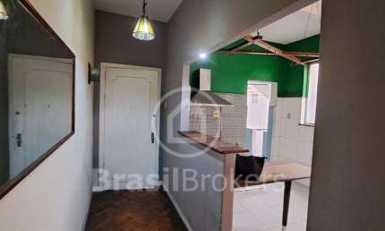 Apartamento à venda com 68 m² e 2 quartos em Laranjeiras