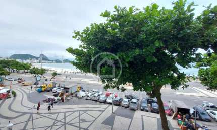 Apartamento 3 quartos e vaga - Avenida Atlântica - Frontal Mar - 223m²