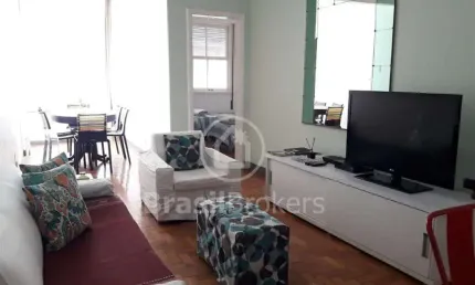 Copacabana - Xavier da Silveira -  Apartamento com 87m² no IPTU, todo reformado, claro e silencioso.