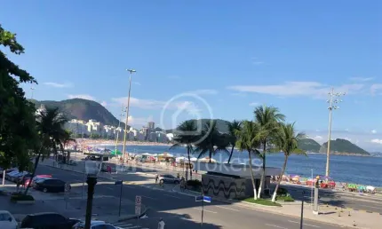 Apartamento à venda na Avenida Atlântica com 3 quartos