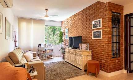 Humaitá - Apartamento com 101m² no IPTU, vista para o verde.