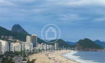 Apartamento à venda na Avenida Atlântica, com 232,00 m², 1 vaga na escritura, 4 quartos, 3 salas e duas dependências de serviço
