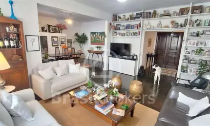 Magnífico apartamento com 164m², 3 quartos com vaga, junto à praia de Copacabana
