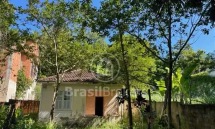 Maravilhoso terreno de aproximadamente 750m², com 13m² x 57.70m², localizado numa das principais ruas de Jacarepaguá - Rio de janeiro.