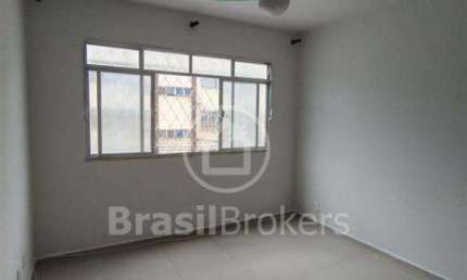 Ótimo apartamento  térreo em  boa localização na Praçã Sêca !!!!