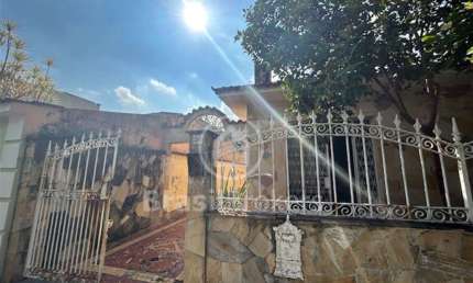 Ótima Casa de frente de rua LINEAR, sol da manhã, 05 quartos, localização privilegiada no bairro Anil.