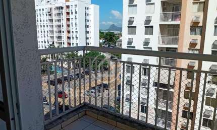 Apto 2 quartos no condomínio caminhos da barra- completíssimo!