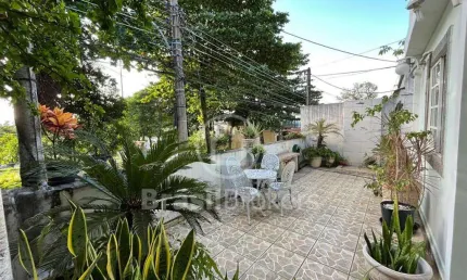 Casa Duplex dentro de Condomínio 4 Dormitórios 2 suítes