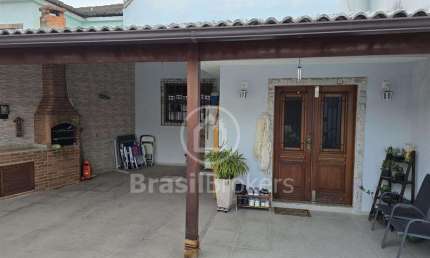 Casa Duplex Geminada em Condomínio com 2 Dormitórios 2 suítes