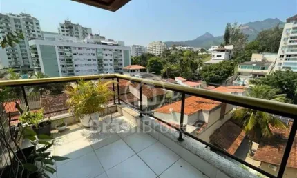 Excelente apartamento prédio único em área nobre na Freguesia com 224 m2 frente de rua.