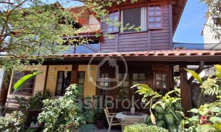 Casa estilo rústico, aconchegante, rodeada por belezas naturais!