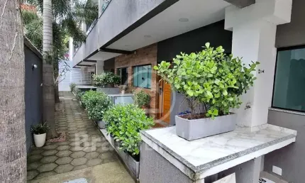 OPORTUNIDADE: excelente casa triplex com área gourmet e churrasqueira.