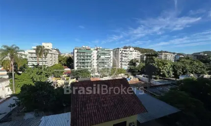 Ótimo apartamento aconchegante e completo na Freguesia na rua mais procurada e valorizada do bairro em condomínio fechado.