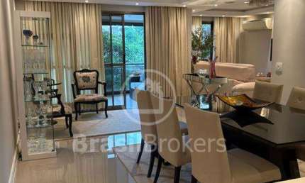 Excelente apartamento todo decorado com acabamento qualificado 04 quartos em condomínio fechado.