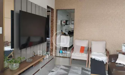 Apartamento térreo, 2 qtos  com varanda, pronto para morar