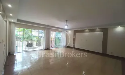EXCELENTE CASA COM PISCINA PRÓXIMA AO SHOPPING ILHA PLAZA