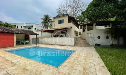 Casa à venda com 351,00m² e 4 quartos em Jardim Guanabara, Rio de Janeiro - rj