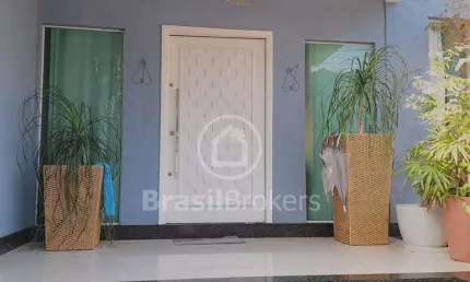 Casa à venda com 337,00m² e 4 quartos em Jardim Guanabara, Rio de Janeiro - RJ