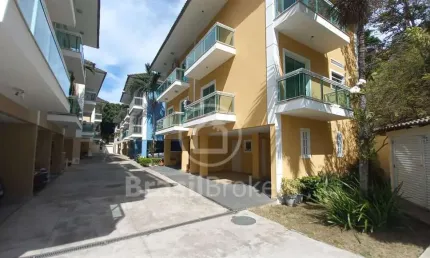 Casa Triplex em Condominio Fechado na Praia da Bandeira