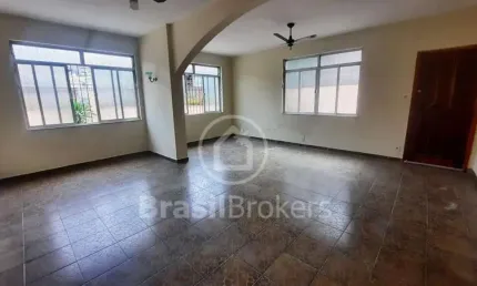 Casa à venda com 270,00m² 3 quartos suíte e area gourmet próximo ao Aterro do Cocota