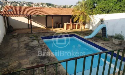Casa triples de 4 quartos, churrasqueira e piscina com 325,00 m² de área útil no Jardim Guanabara
