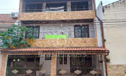 Espaçosa Casa de 3 Pavimentos à Venda na Portuguesa – Ilha do Governador