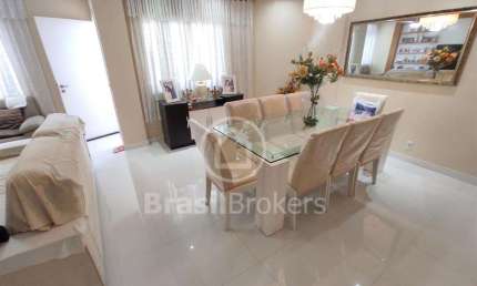 Magnifica Casa Duplex em Condomínio fechado no Jardim Guanabara!