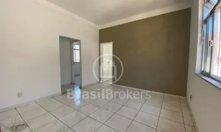 ÓTIMO  APARTAMENTO DE 2 QUARTOS AO LADO DO COMERCIO E CONDUÇÃO