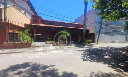 Casa linear de  3 quartos, área gourmet e piscina com vista Baía de Guanabara em rua tranquila residencial e arborizada!