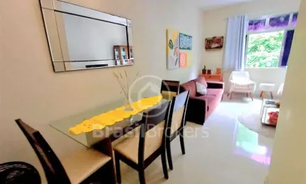 Ótimo apartamento de 2 quartos, 2 banheiros e vista livre pertinho da  praia da bica!